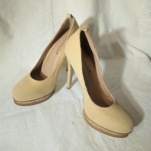 Shoedazzle Allegra Canvas heals - Size 8.5 EUC